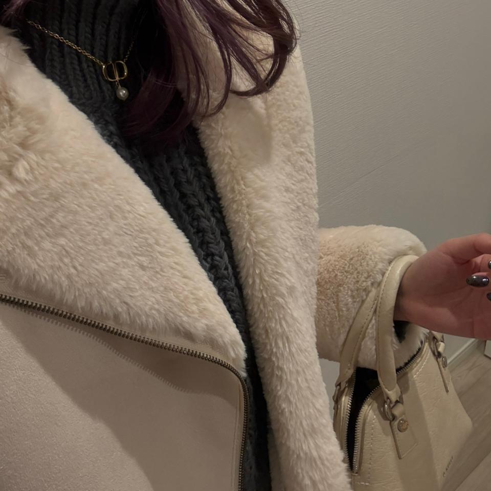 {{.FirstItem.Brand.Name}}({{.FirstItem.Brand.NameKana}})の「{{.FirstItem.Name}}」を使った{{.PostType}}