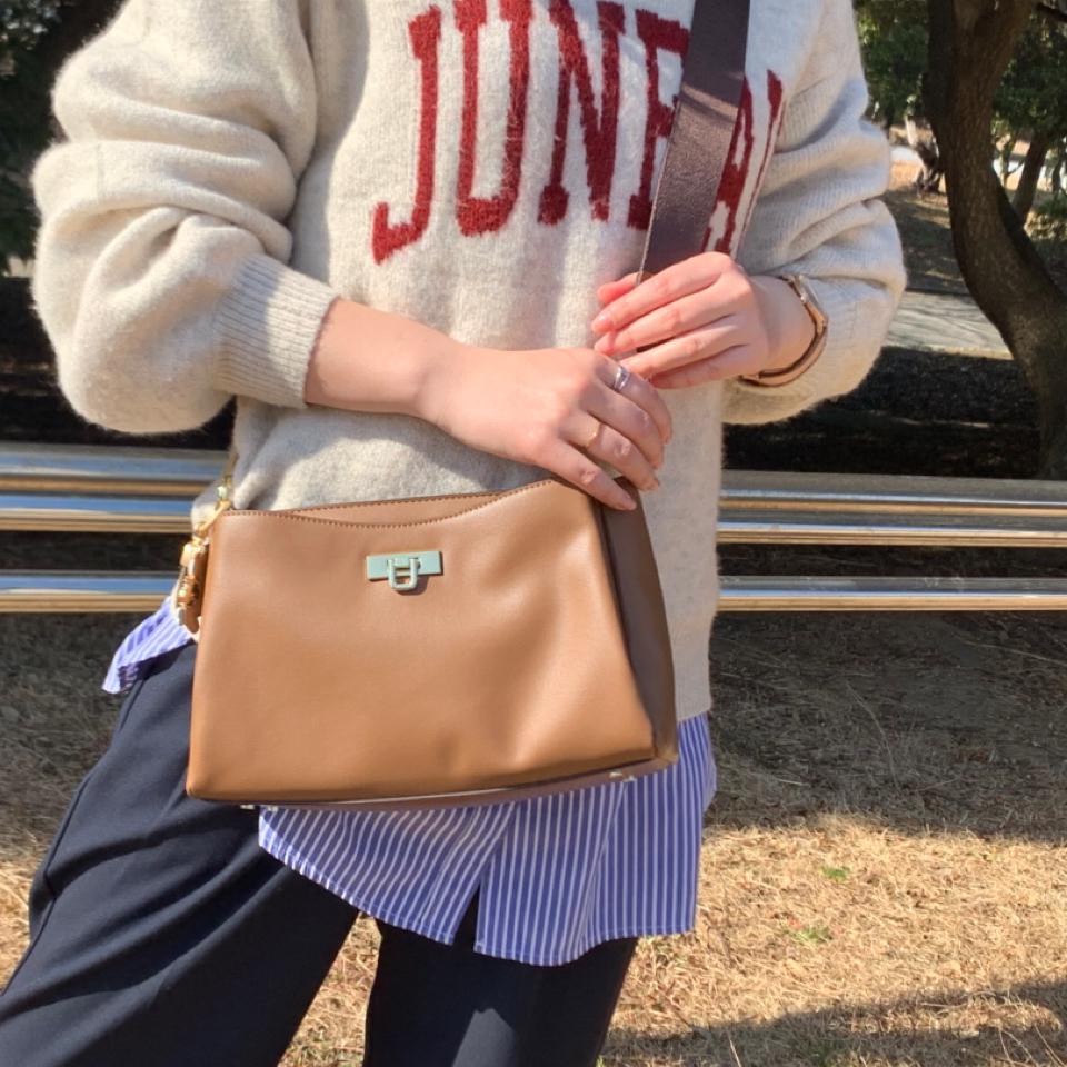 {{.FirstItem.Brand.Name}}({{.FirstItem.Brand.NameKana}})の「{{.FirstItem.Name}}」を使った{{.PostType}}