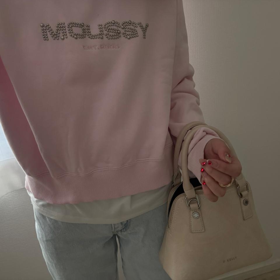 {{.FirstItem.Brand.Name}}({{.FirstItem.Brand.NameKana}})の「{{.FirstItem.Name}}」を使った{{.PostType}}