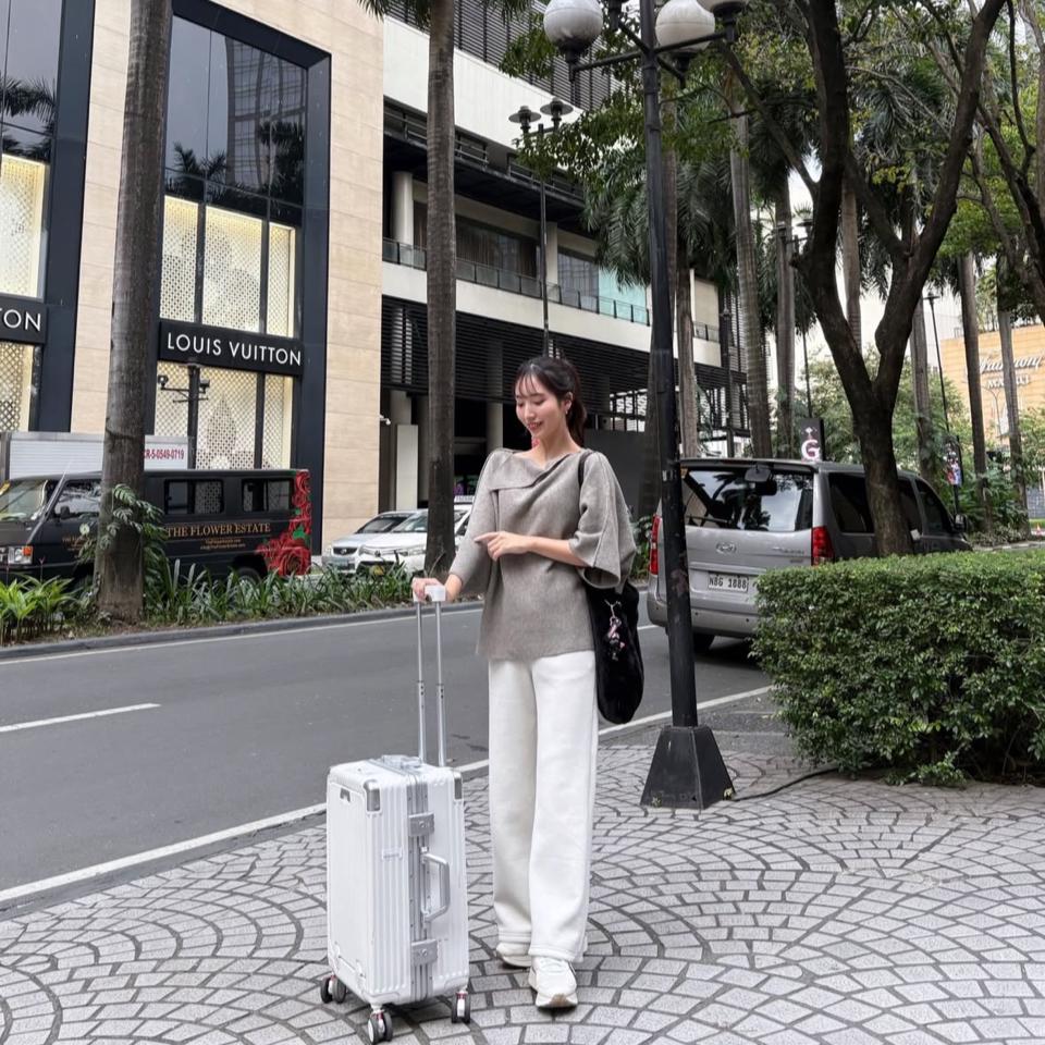 {{.FirstItem.Brand.Name}}({{.FirstItem.Brand.NameKana}})の「{{.FirstItem.Name}}」を使った{{.PostType}}