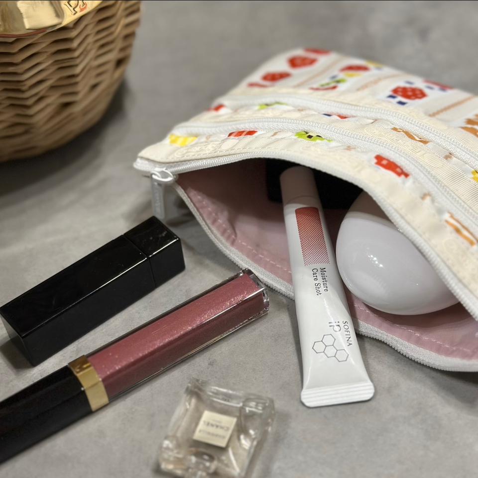 {{.FirstItem.Brand.Name}}({{.FirstItem.Brand.NameKana}})の「{{.FirstItem.Name}}」を使った{{.PostType}}