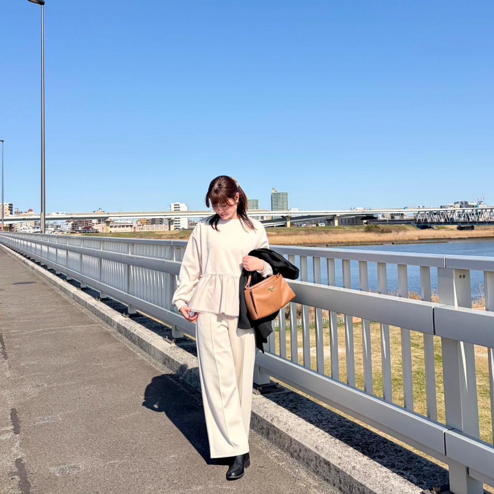 {{.FirstItem.Brand.Name}}({{.FirstItem.Brand.NameKana}})の「{{.FirstItem.Name}}」を使った{{.PostType}}