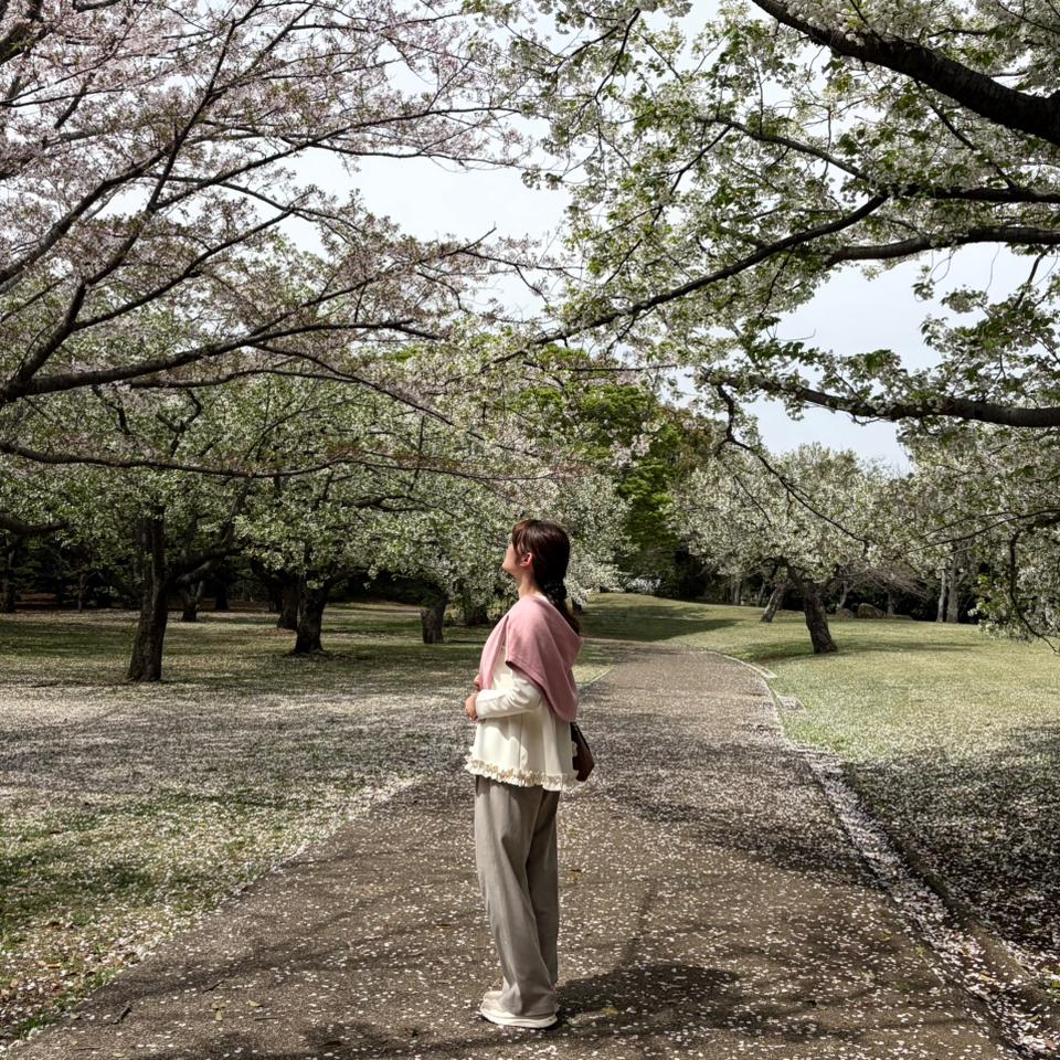 {{.FirstItem.Brand.Name}}({{.FirstItem.Brand.NameKana}})の「{{.FirstItem.Name}}」を使った{{.PostType}}