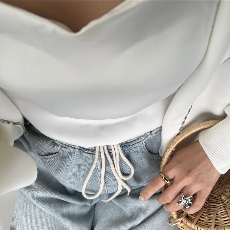 {{.FirstItem.Brand.Name}}({{.FirstItem.Brand.NameKana}})の「{{.FirstItem.Name}}」を使った{{.PostType}}