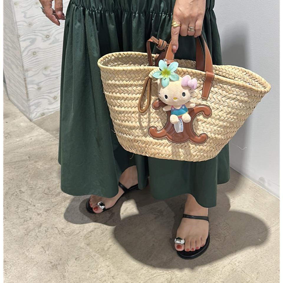 {{.FirstItem.Brand.Name}}({{.FirstItem.Brand.NameKana}})の「{{.FirstItem.Name}}」を使った{{.PostType}}