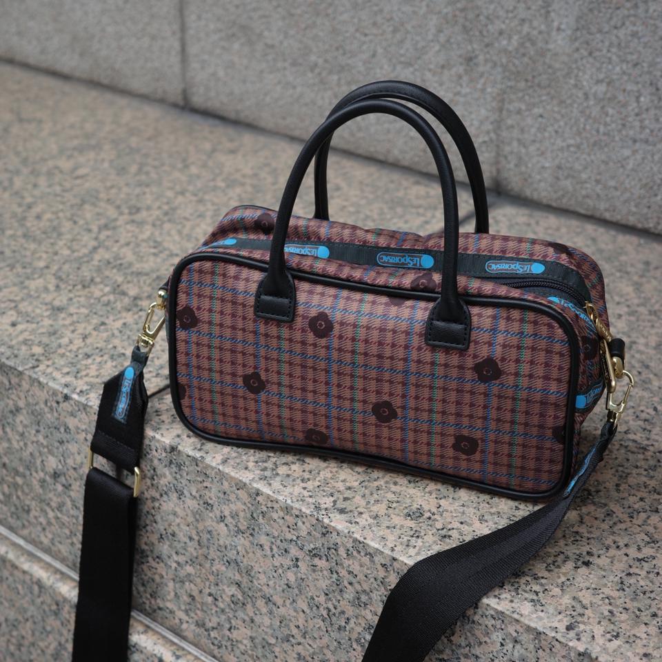 {{.FirstItem.Brand.Name}}({{.FirstItem.Brand.NameKana}})の「{{.FirstItem.Name}}」を使った{{.PostType}}