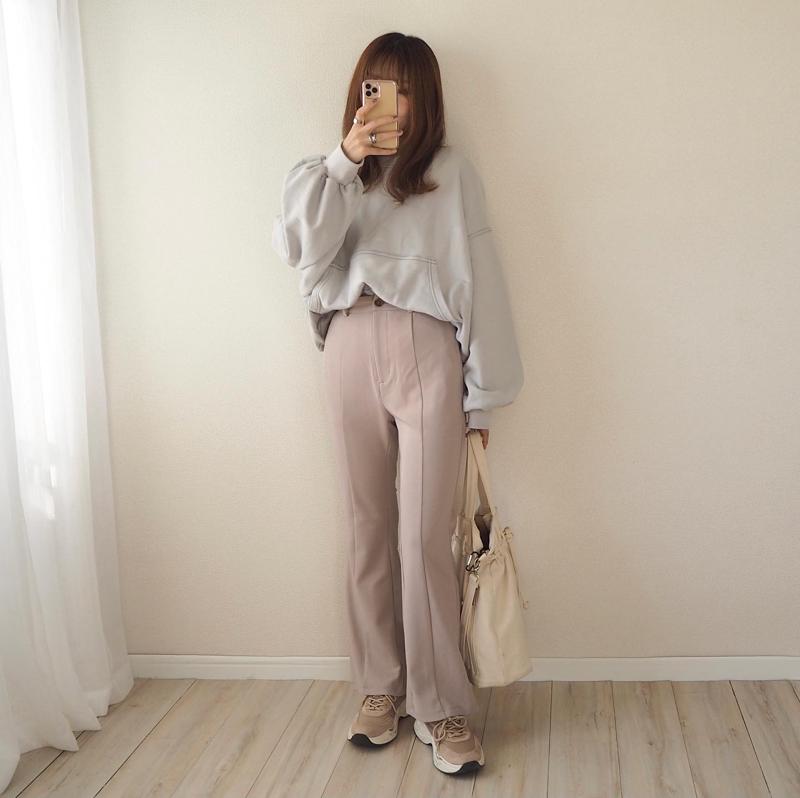 Natsumiwear Gu ジーユー の カットソーカラーフレアスラックス をあわせたコーディネート Parte