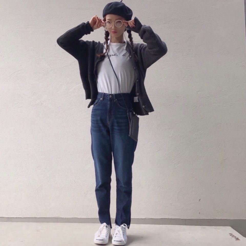 67 Gu ジーユー の カットオフスリットストレートジーンズsd E をあわせたコーディネート Parte